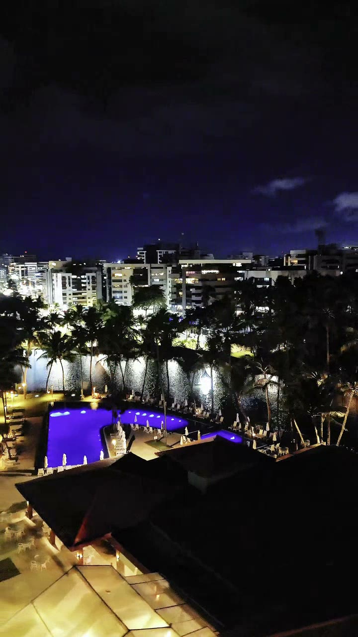 Ambiente iluminado da celebração de Natal no Jatiúca